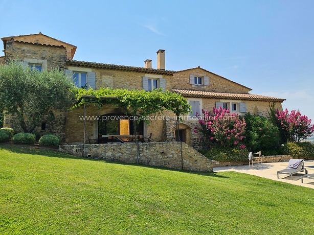 Luberon restored hamlet for sale with view and heated pool